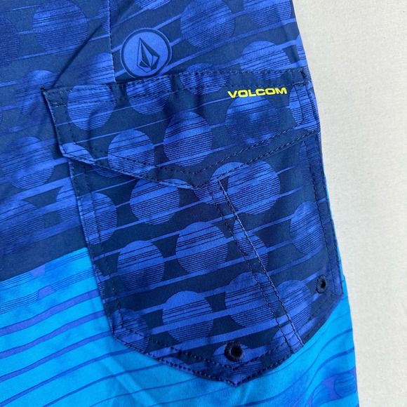 Volcom Lido Stripe Men’s 28 Board Shorts 20” Mid Length Stretch Blue Green - Picture 7 of 8